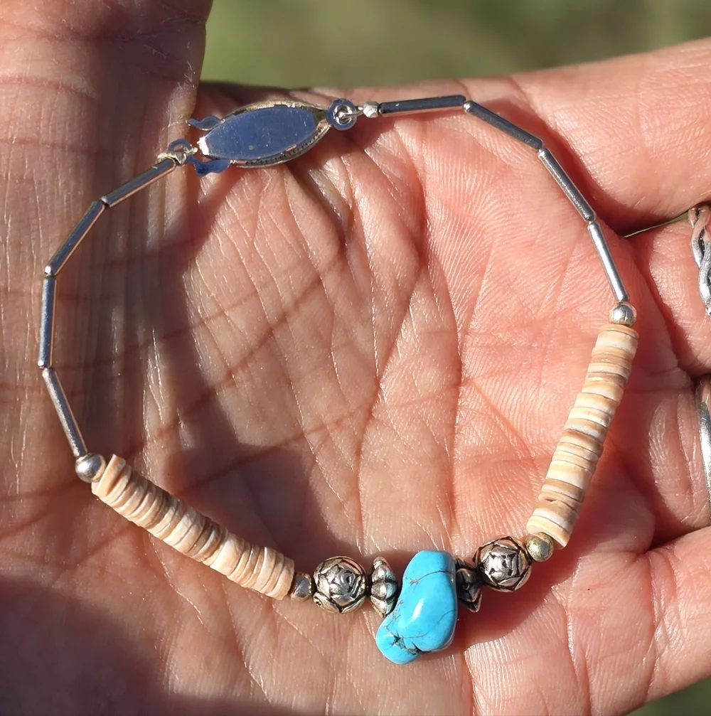 Vintage Native American style heishi chunky howlite turquoise shells bracelet